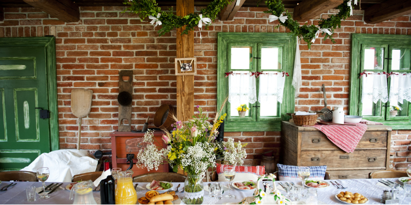 Beautiful farmhouse style event decorations for a brunch event