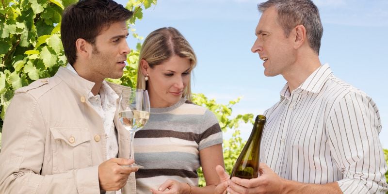couple_conversing_about_wine.jpg