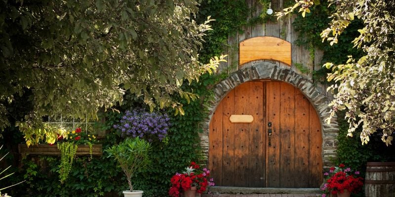 cozy_winery_entrance.jpg