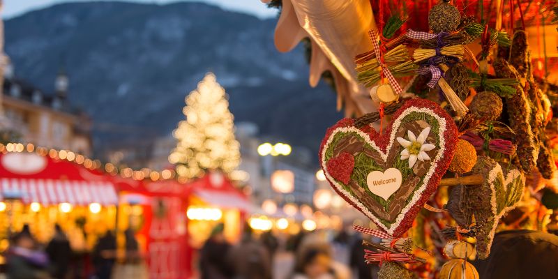 warm Christmas spirit at the Christmas market with a welcoming message